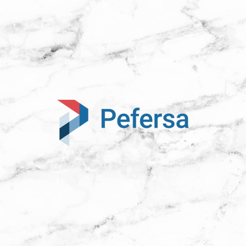 Logotipo Pefersa sobre mármol blanco